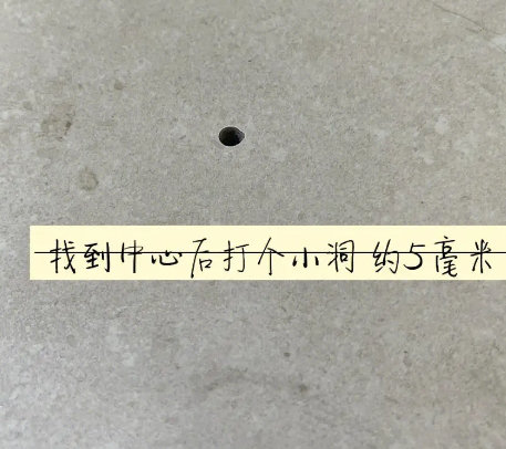安国瓷砖空鼓维修公司专业解答在瓷砖铺贴过程中，如果砂料搅拌不均匀，将会带来以下问题